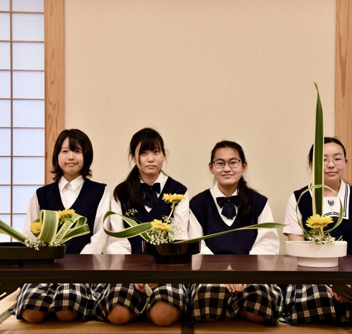 華道部が「学生いけばな競技会」に出展します。